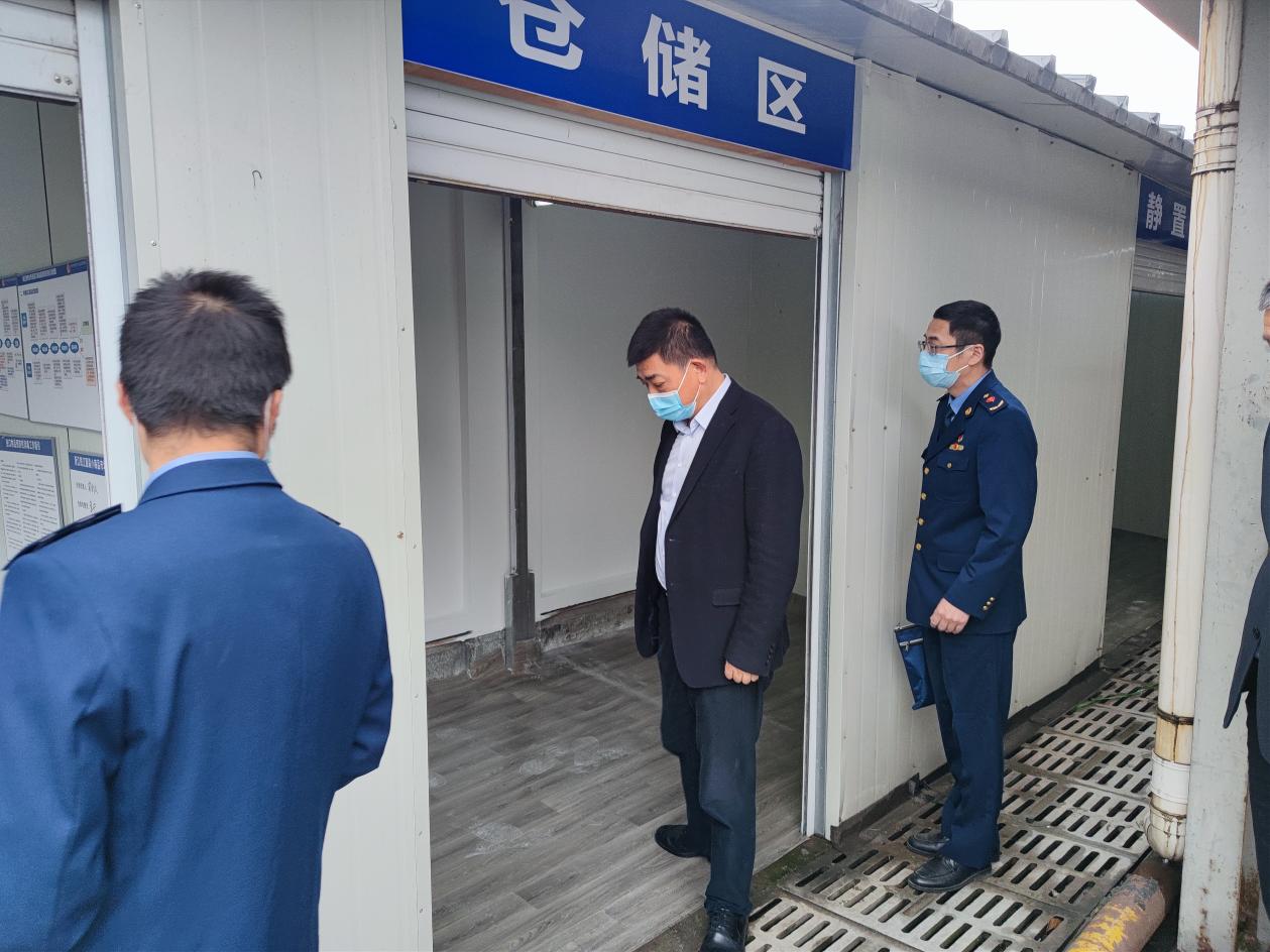 杭州市市場監(jiān)督管理局來波平副局長走訪錢江商城指導(dǎo)檢查進(jìn)口商品疫情防控工作