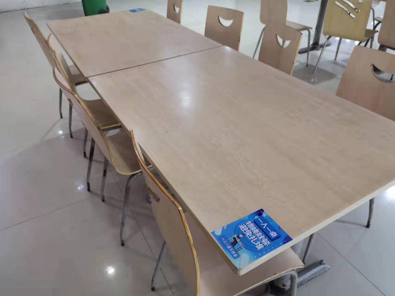 錢江商城采用隔桌用餐，顧客吃得放心安心舒心