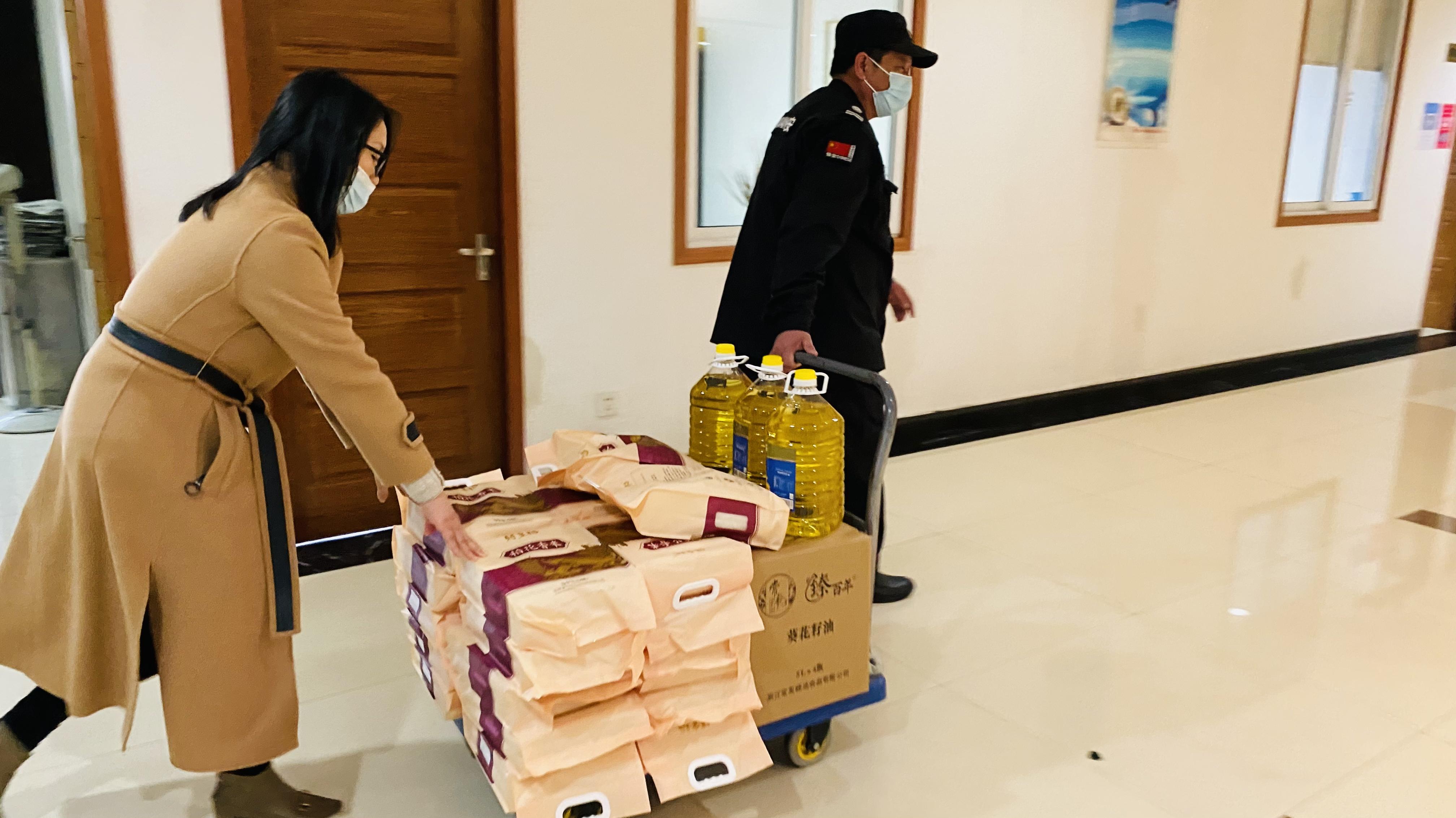 心系員工，溫暖新春！ 錢江商城為全體員工發(fā)放春節(jié)福利